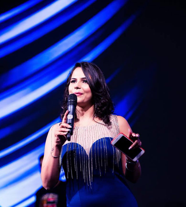 female anchors in delhi, India