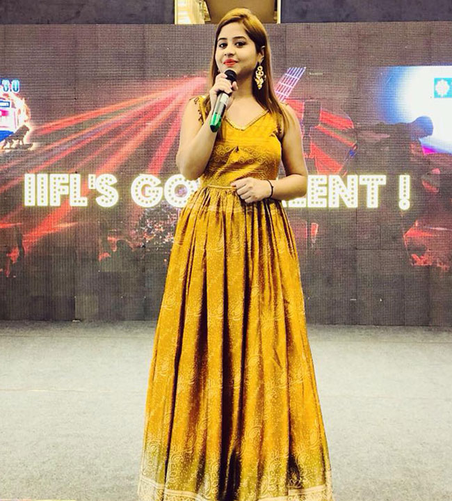 female anchors in delhi, India